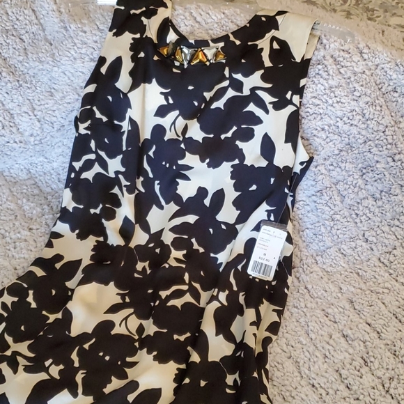 Dress - Picture 1 of 3